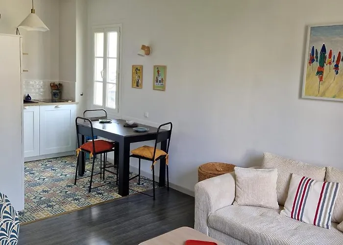 Bel Appartement, 2 Chambres, Parking, Proximite Et Centre アパート