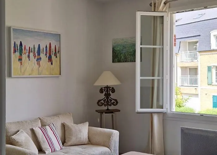 Bel Appartement, 2 Chambres, Parking, Proximite Et Centre *