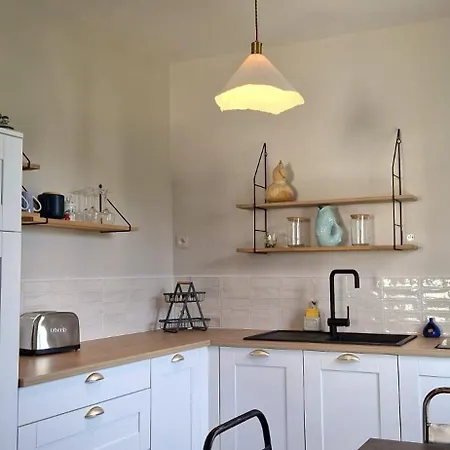 Bel Appartement, 2 Chambres, Parking, Proximite Et Centre