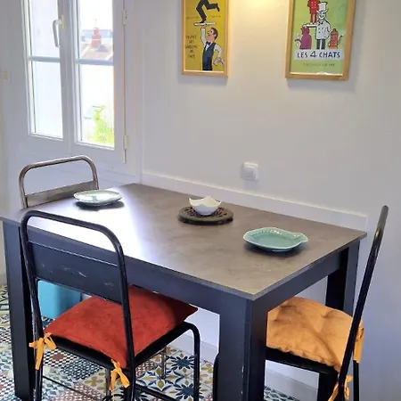 Bel Appartement, 2 Chambres, Parking, Proximite Et Centre アパート