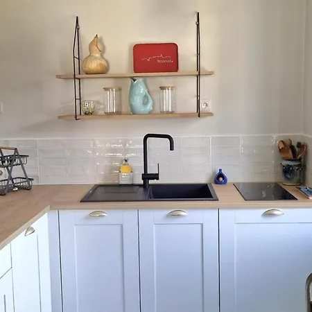 Bel Appartement, 2 Chambres, Parking, Proximité Et Centre *