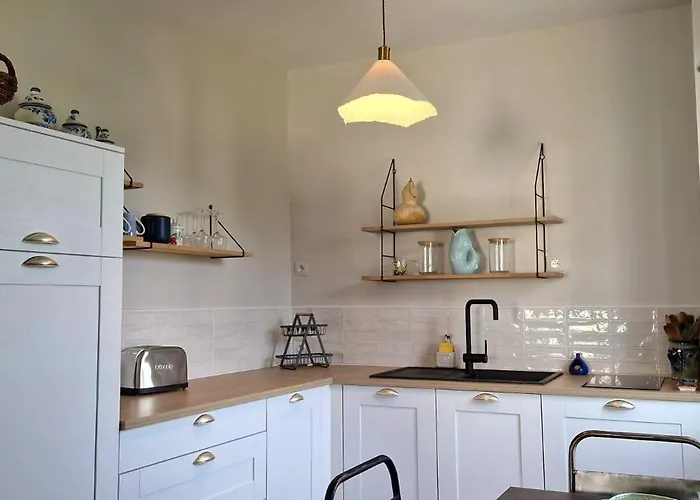 Bel Appartement, 2 Chambres, Parking, Proximite Et Centre