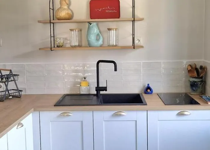 Bel Appartement, 2 Chambres, Parking, Proximite Et Centre *